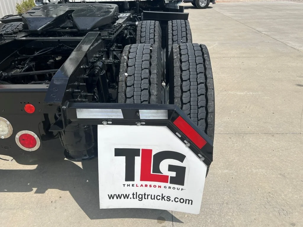 2021 Freightliner Cascadia - image 8