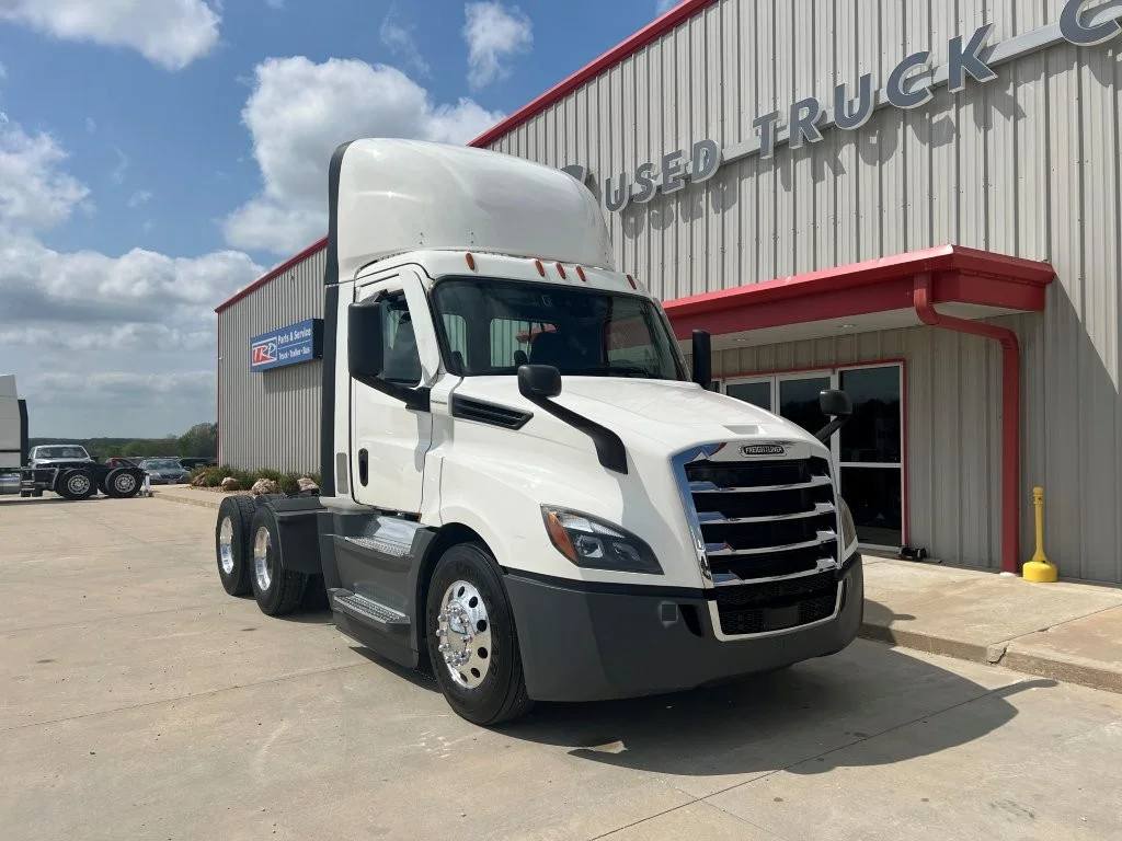 2021 Freightliner Cascadia - image 2