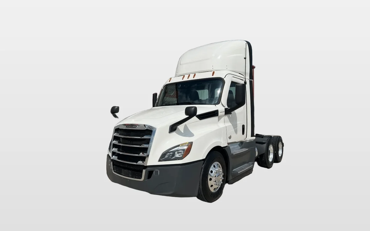 2021 Freightliner Cascadia - image 1