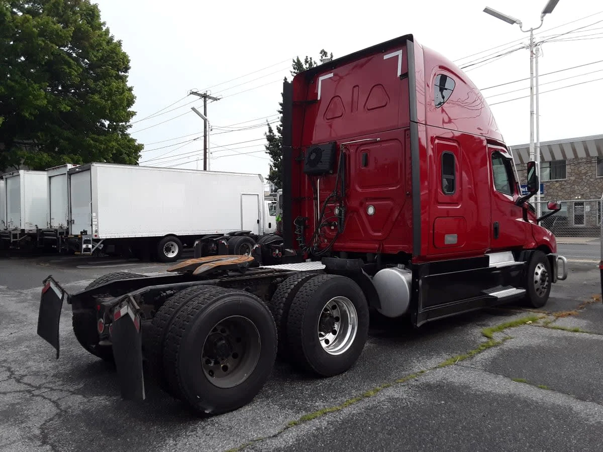 2020 Freightliner Cascadia in Allentown, PA — photo 4