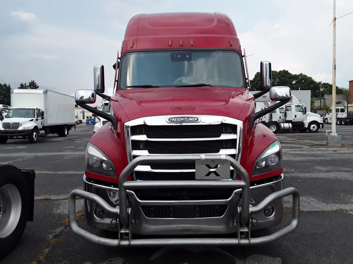 2020 Freightliner Cascadia in Allentown, PA — photo 2