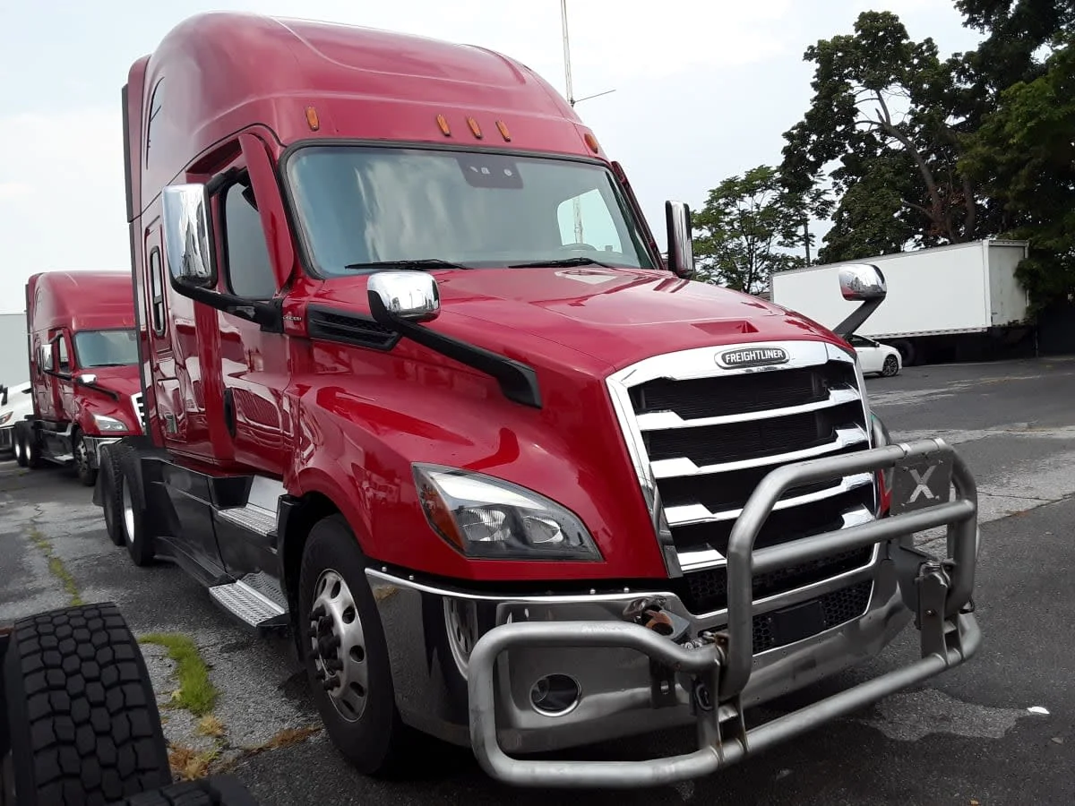 2020 Freightliner Cascadia in Allentown, PA — photo 3