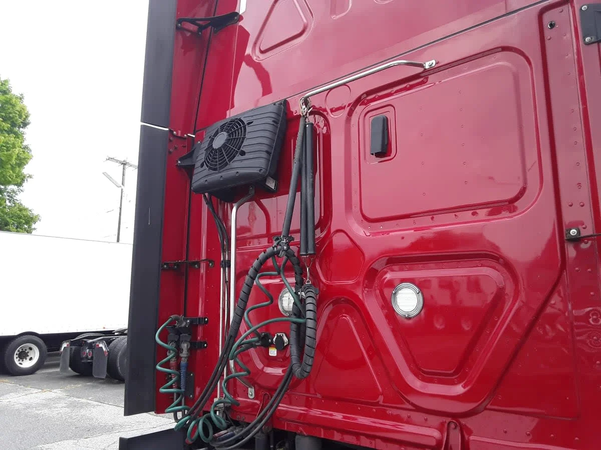 2020 Freightliner Cascadia in Allentown, PA — photo 13