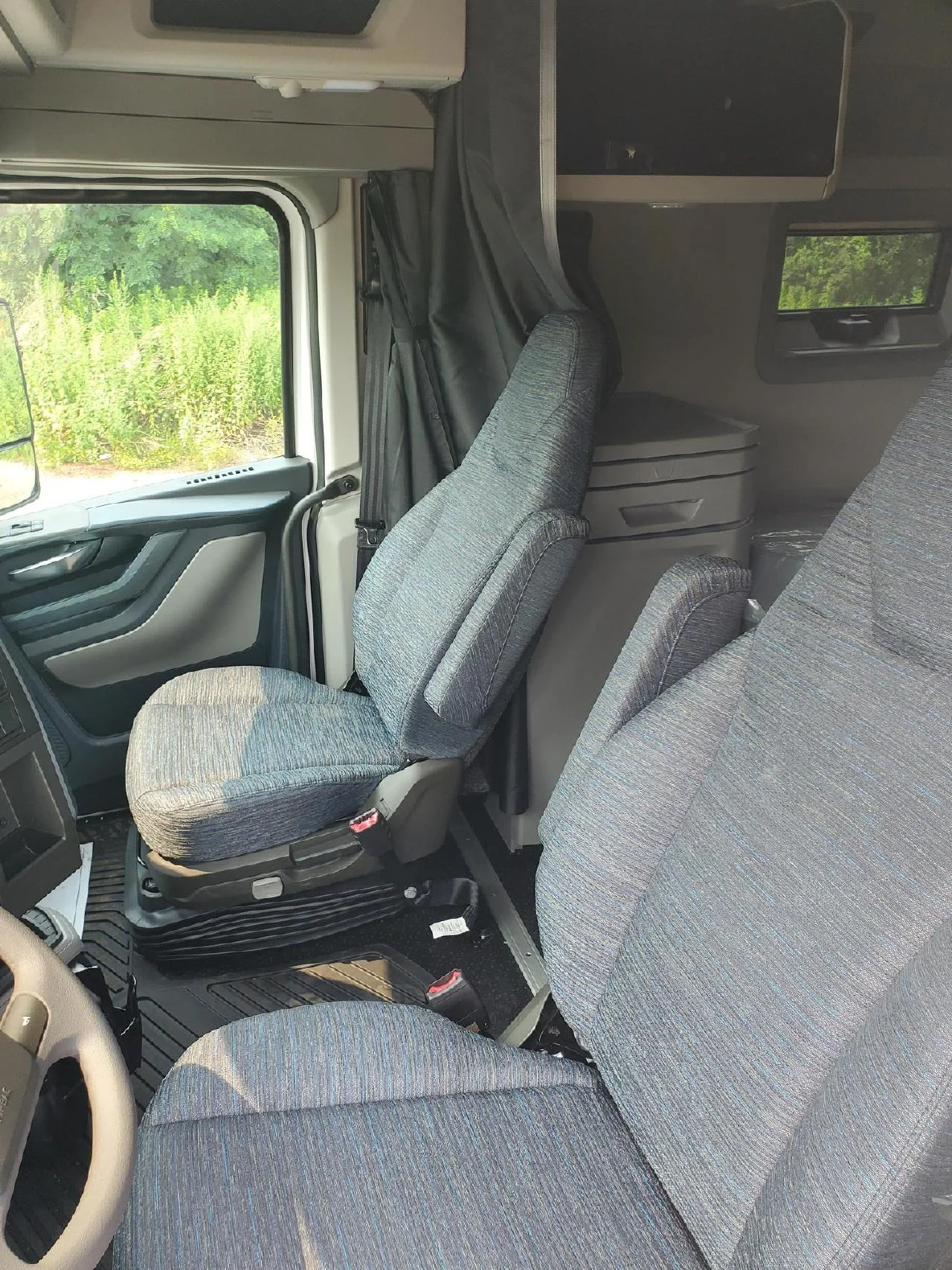 2026 Volvo VNL 860 in Erie, PA — photo 10