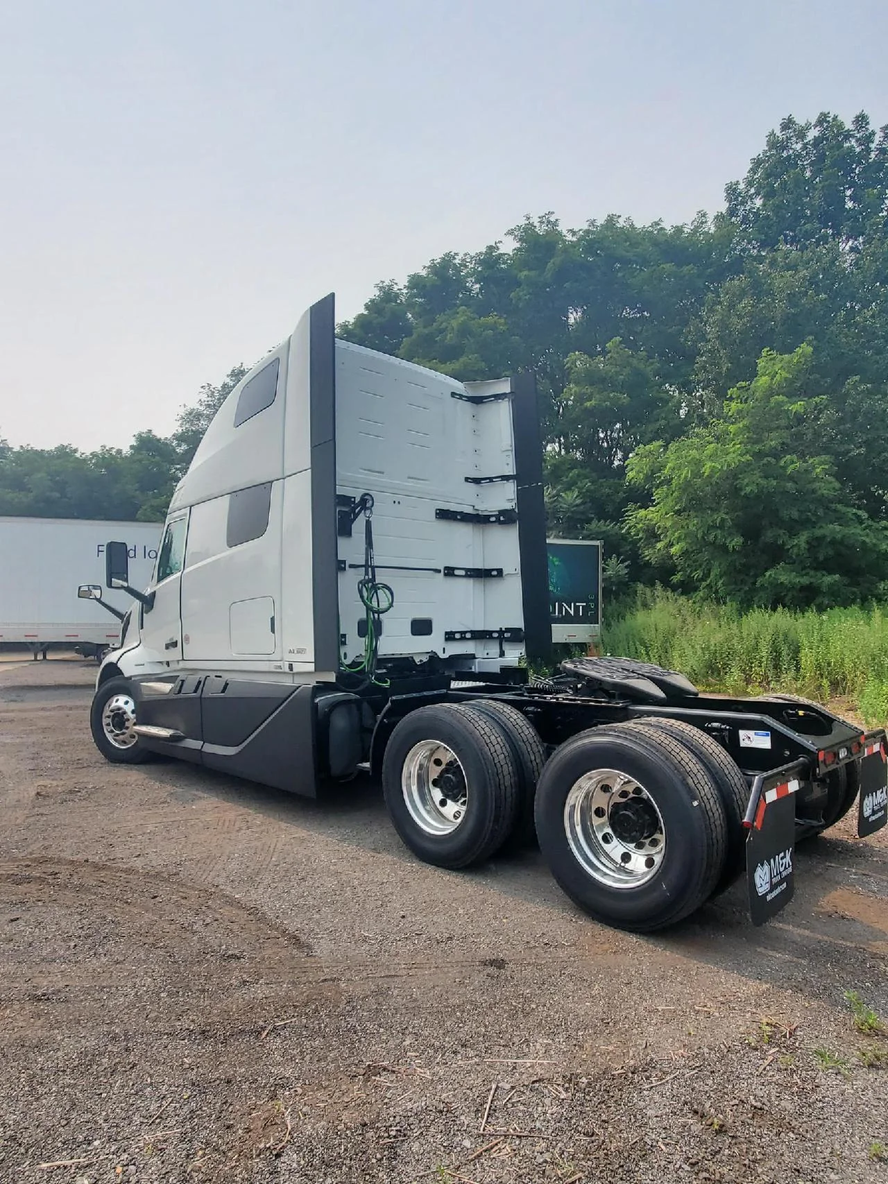 2026 Volvo VNL 860 in Erie, PA — photo 2