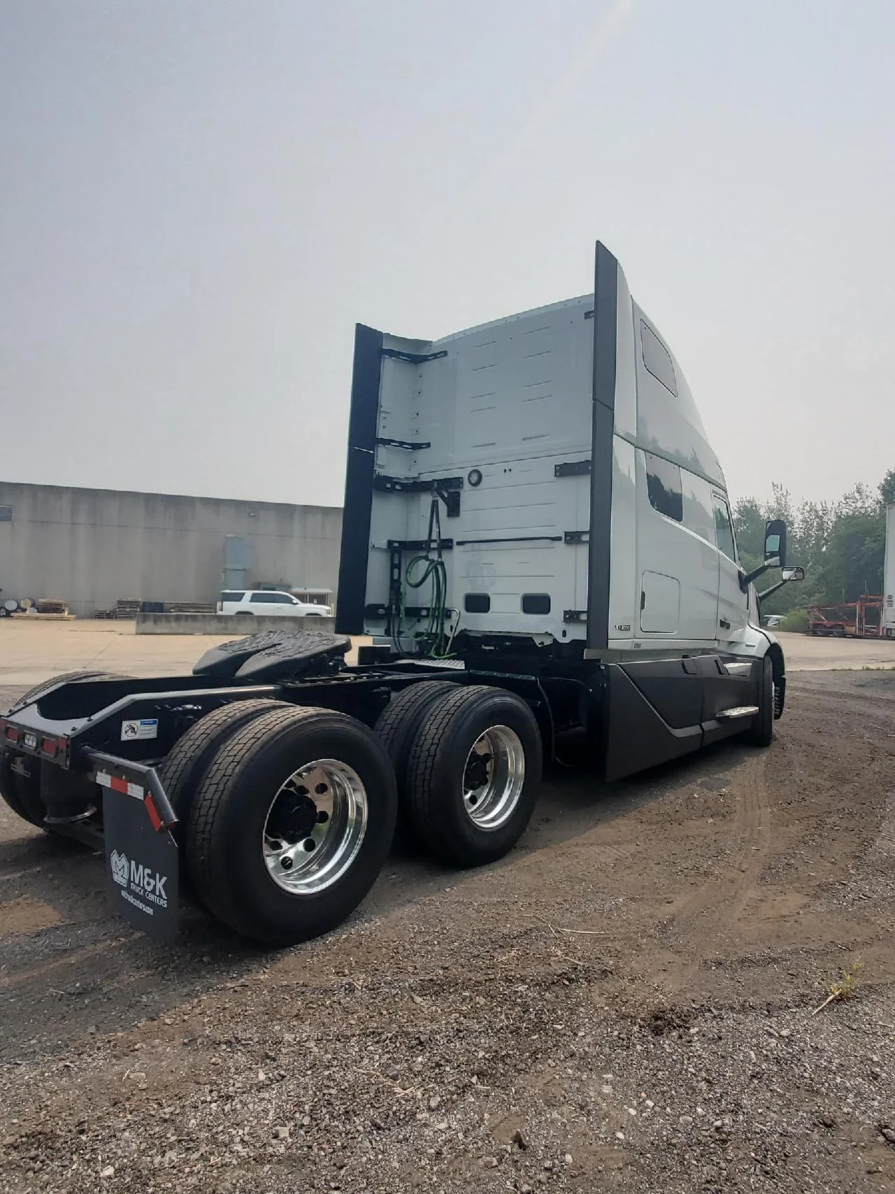 2026 Volvo VNL 860 in Erie, PA — photo 4