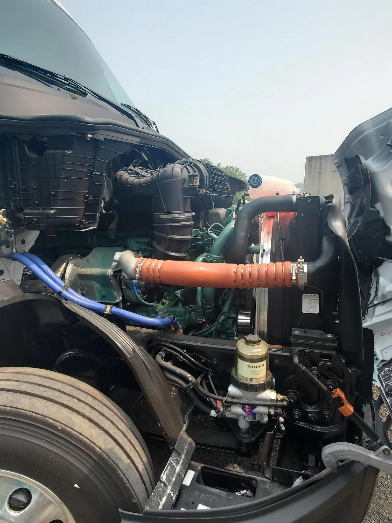 2026 Volvo VNL 860 in Erie, PA — photo 9