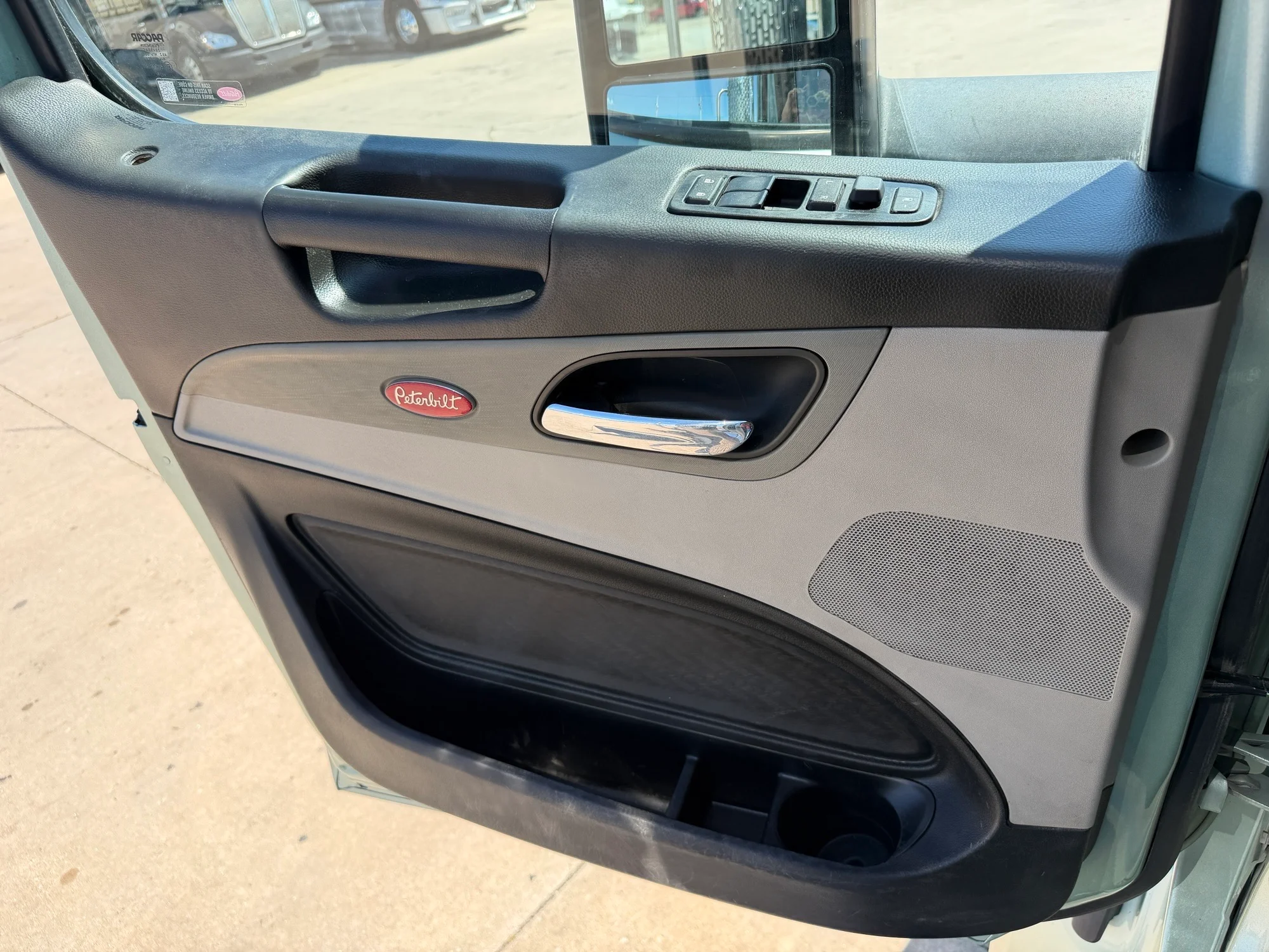 2023 Peterbilt 567 in Joplin, MO — photo 14