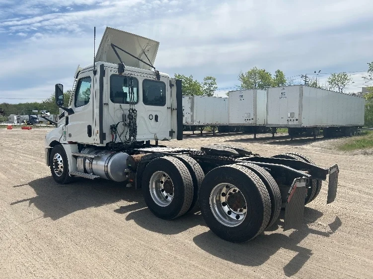 2022 Freightliner Cascadia in Londonderry, NH — photo 5