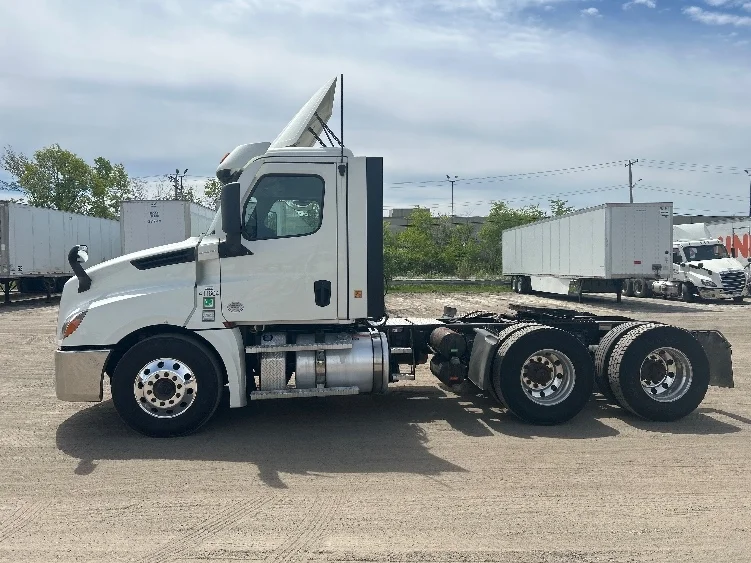 2022 Freightliner Cascadia in Londonderry, NH — photo 4