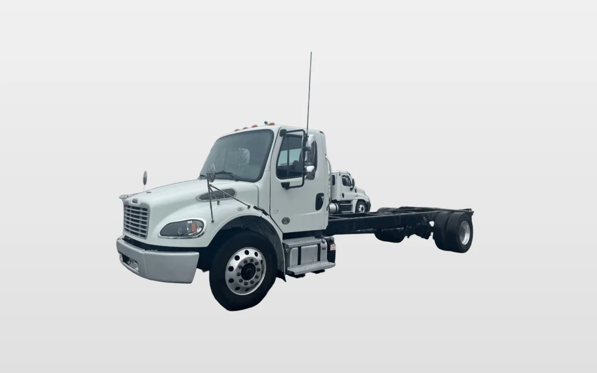 2020 Freightliner M2 106 - image 1