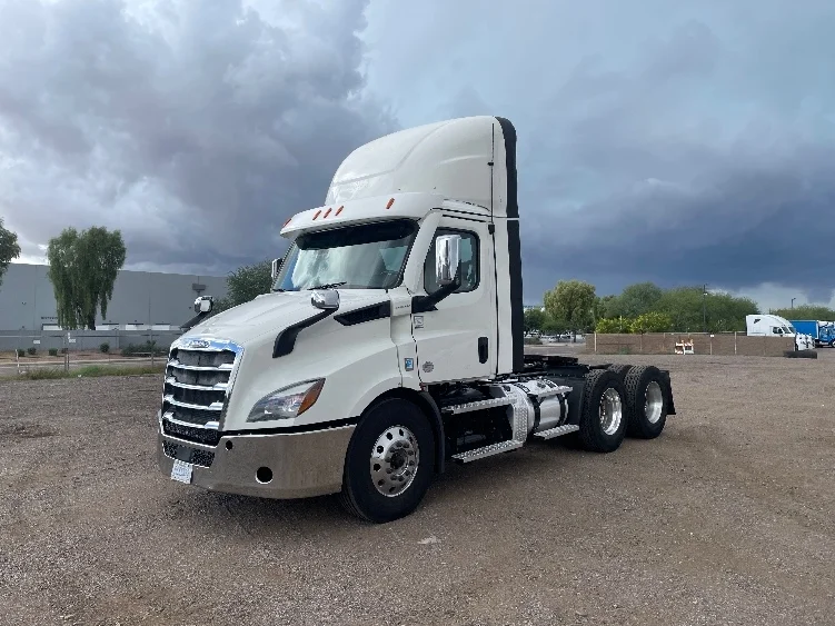 2021 Freightliner Cascadia in Phoenix, AZ — photo 3