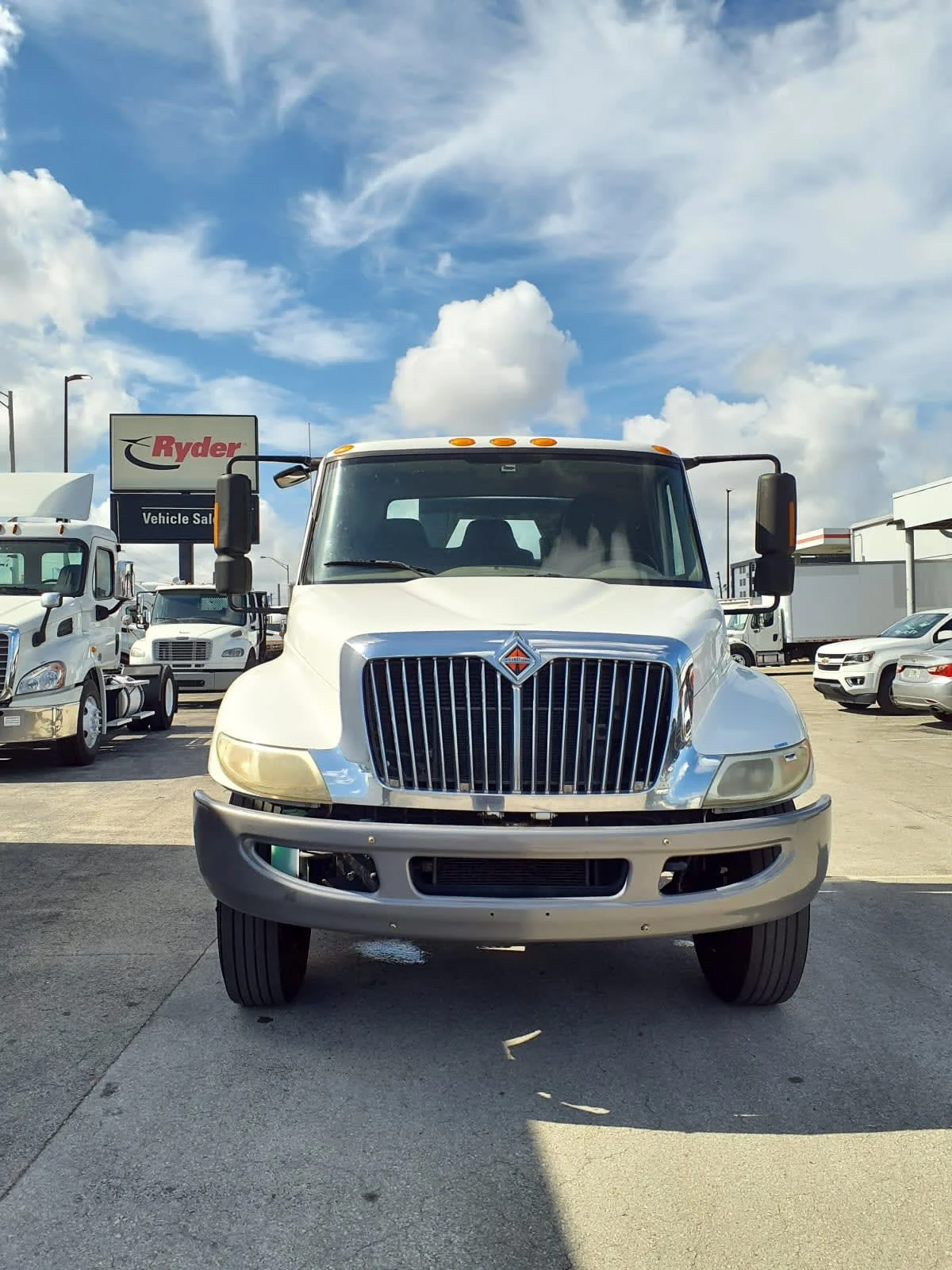 2019 International 4300 in Miami, FL — photo 2