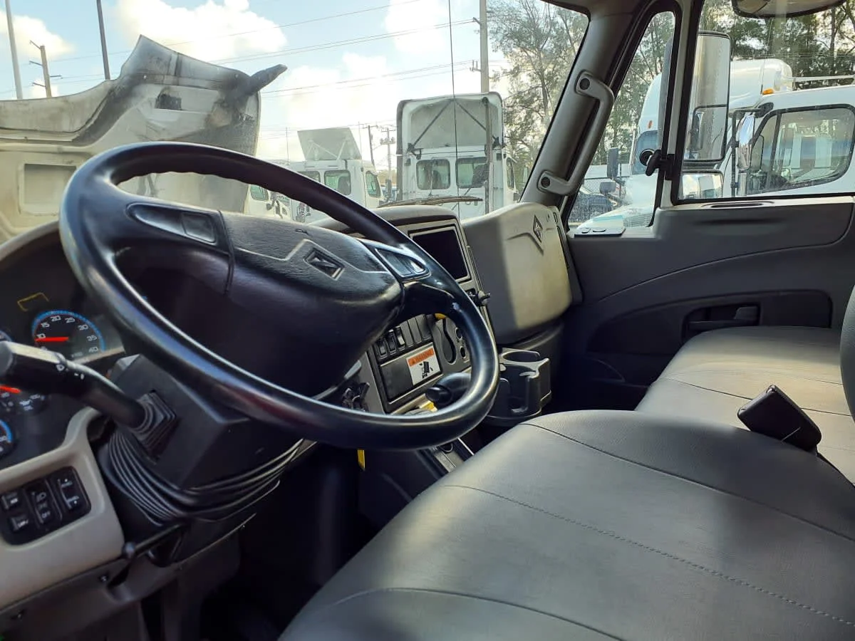 2019 International 4300 in Miami, FL — photo 7