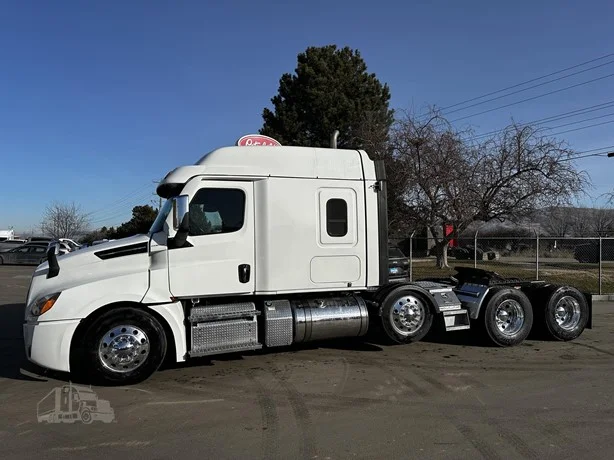 2021 Freightliner Cascadia in Boise, ID — photo 2