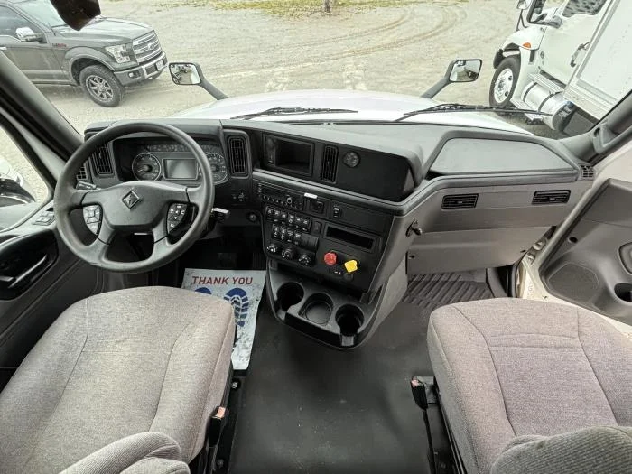 2021 International LT — photo 5