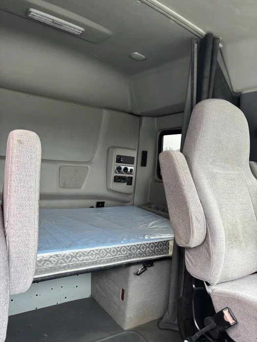 2021 International LT — photo 4