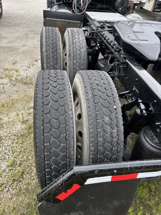 2021 International LT — photo 8