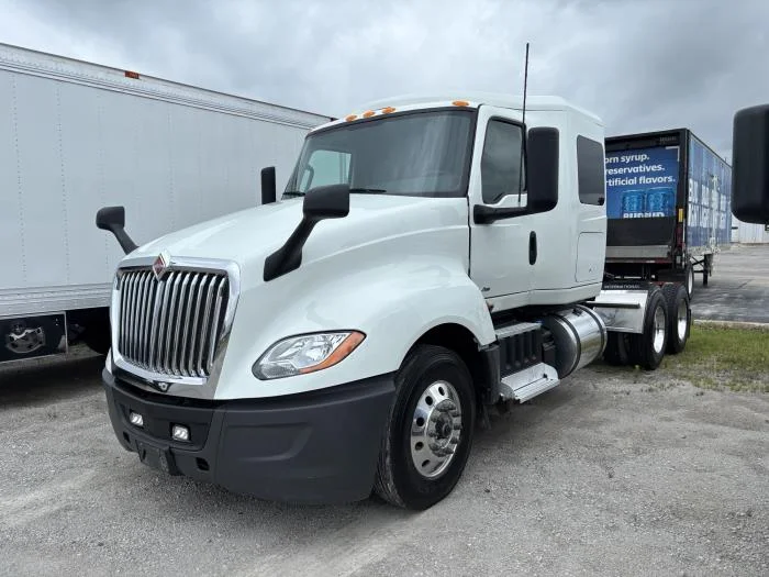 2021 International LT — photo 2