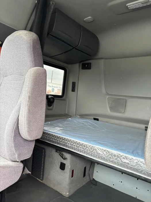 2021 International LT — photo 12