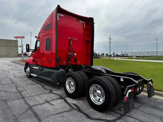 2022 Kenworth T680 in Joplin, MO — photo 4