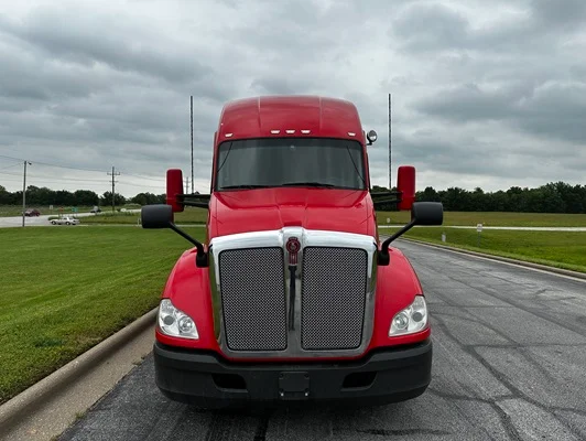 2022 Kenworth T680 in Joplin, MO — photo 13