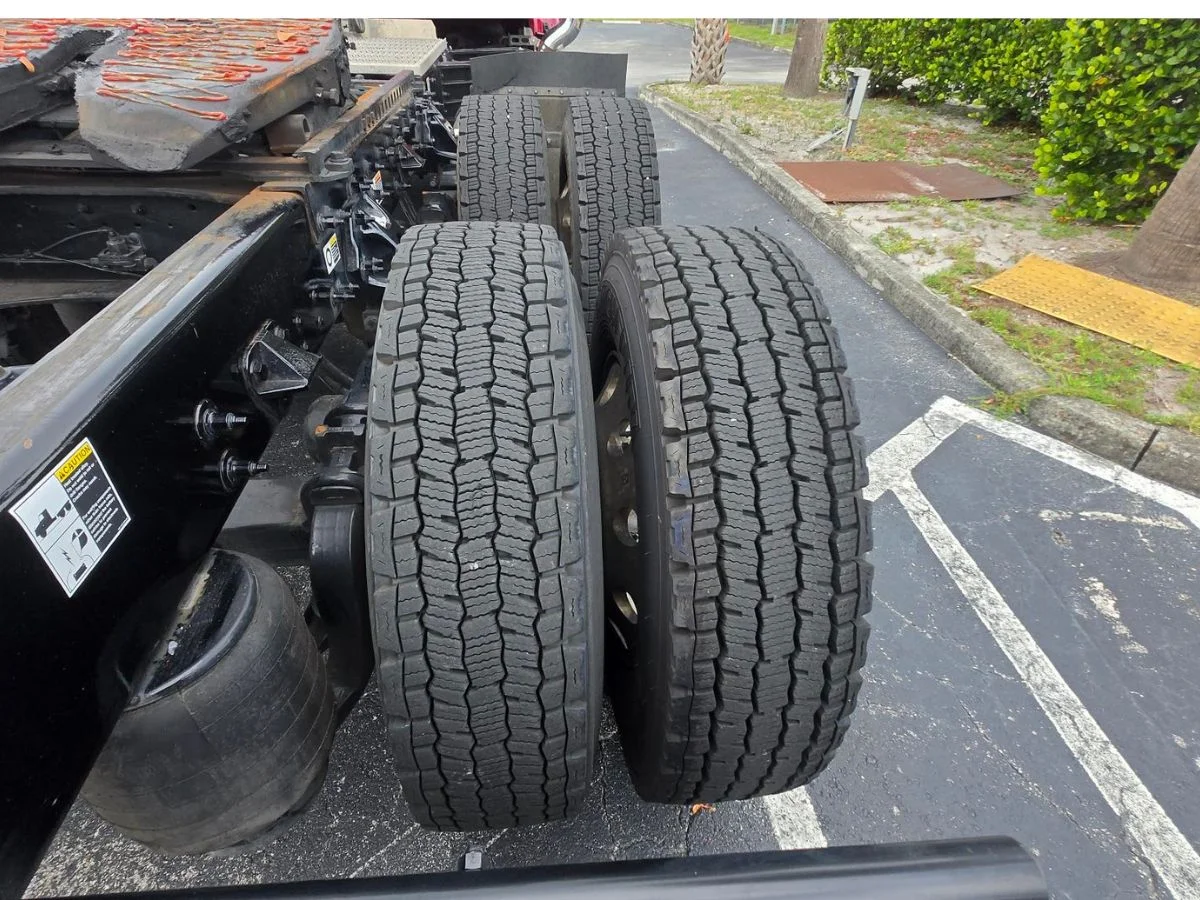2023 Peterbilt 567 in Fort Lauderdale, FL — photo 8