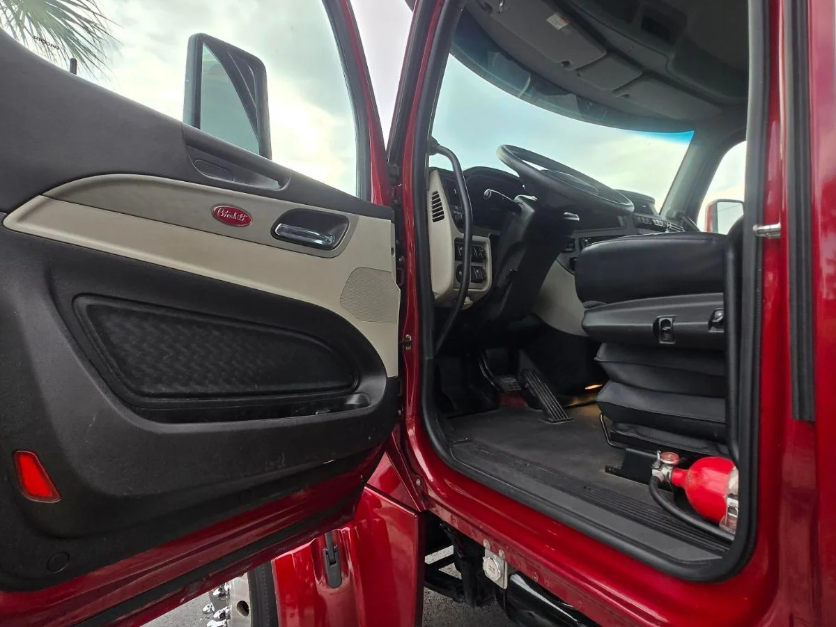 2023 Peterbilt 567 in Fort Lauderdale, FL — photo 3