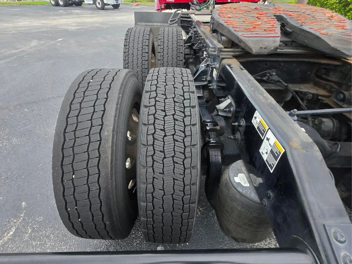 2023 Peterbilt 567 in Fort Lauderdale, FL — photo 7