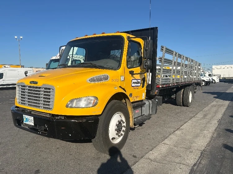 2020 Freightliner M2 106 in Torrance, CA — photo 3