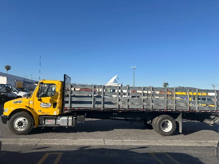 2020 Freightliner M2 106 in Torrance, CA — photo 4