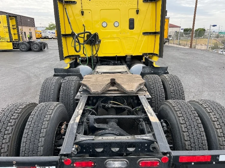 2022 International LT - image 6