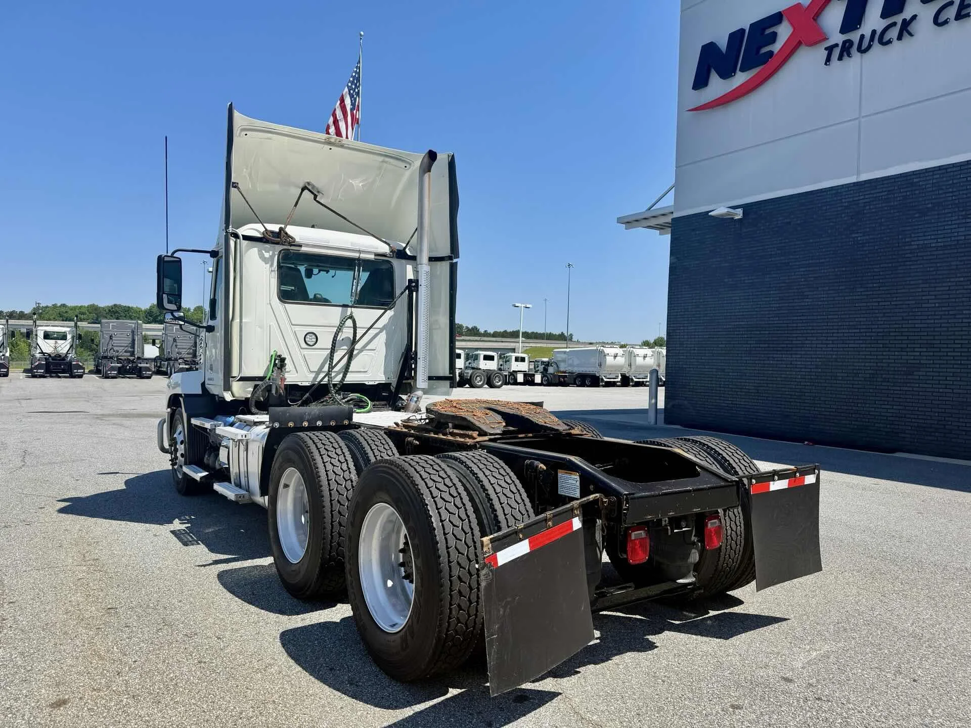 2022 Mack Anthem in Tampa, FL — photo 5