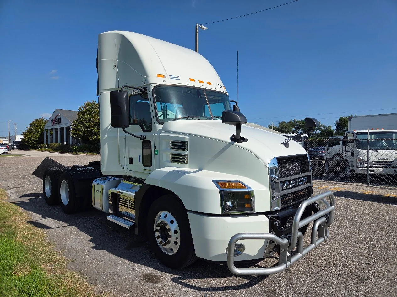2022 Mack Anthem in Tampa, FL — photo 2
