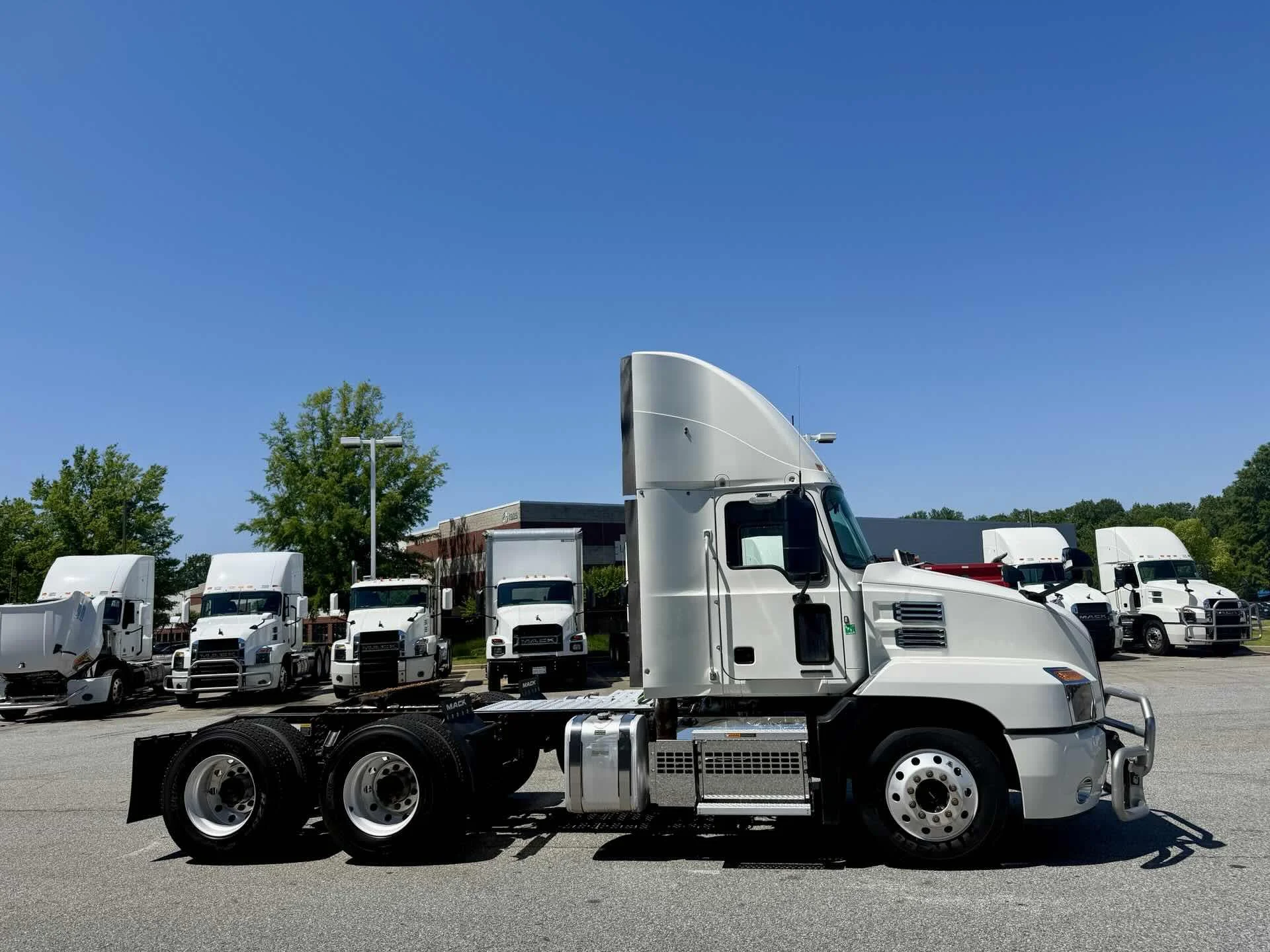2022 Mack Anthem in Tampa, FL — photo 7