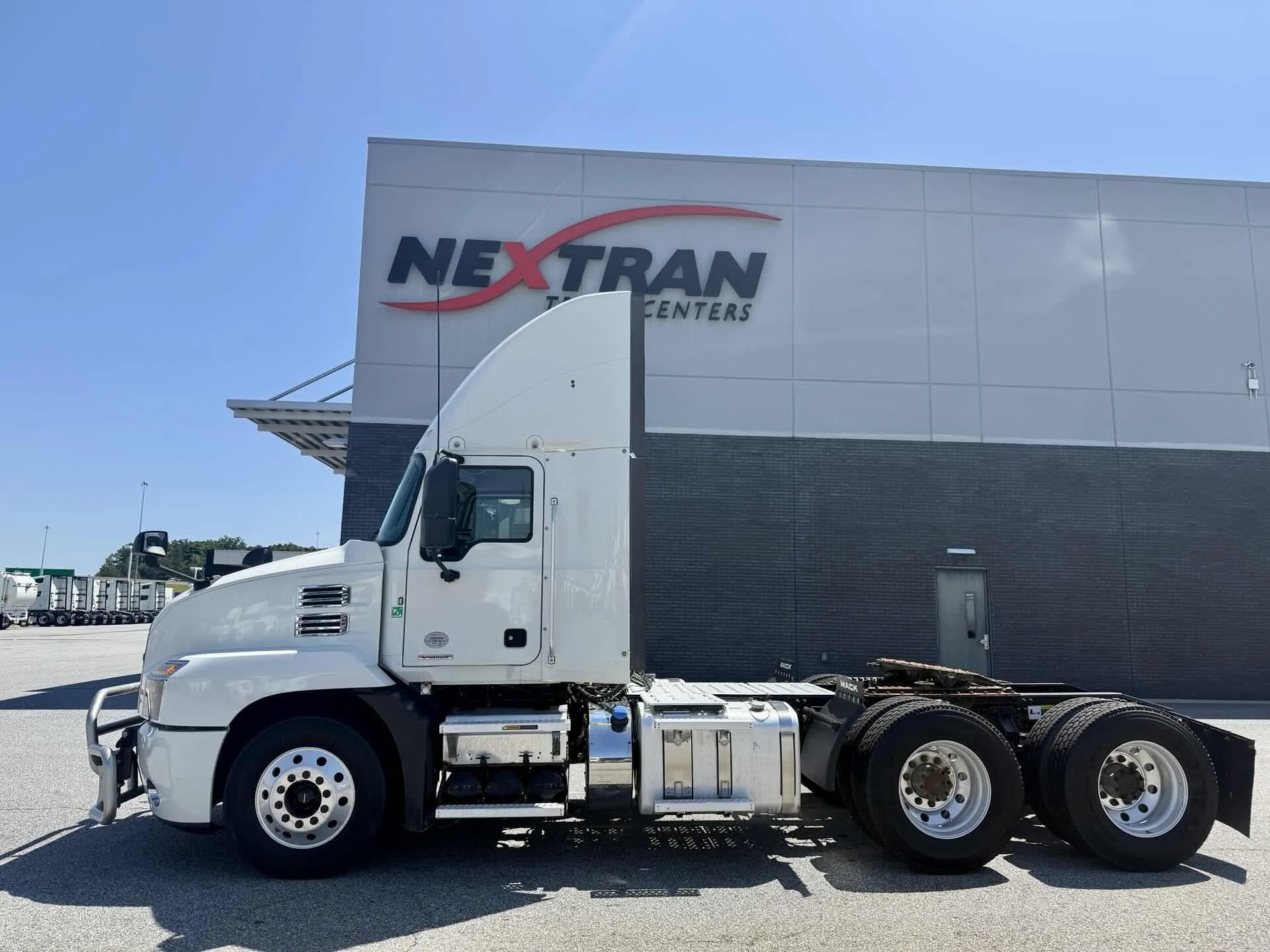 2022 Mack Anthem in Tampa, FL — photo 4