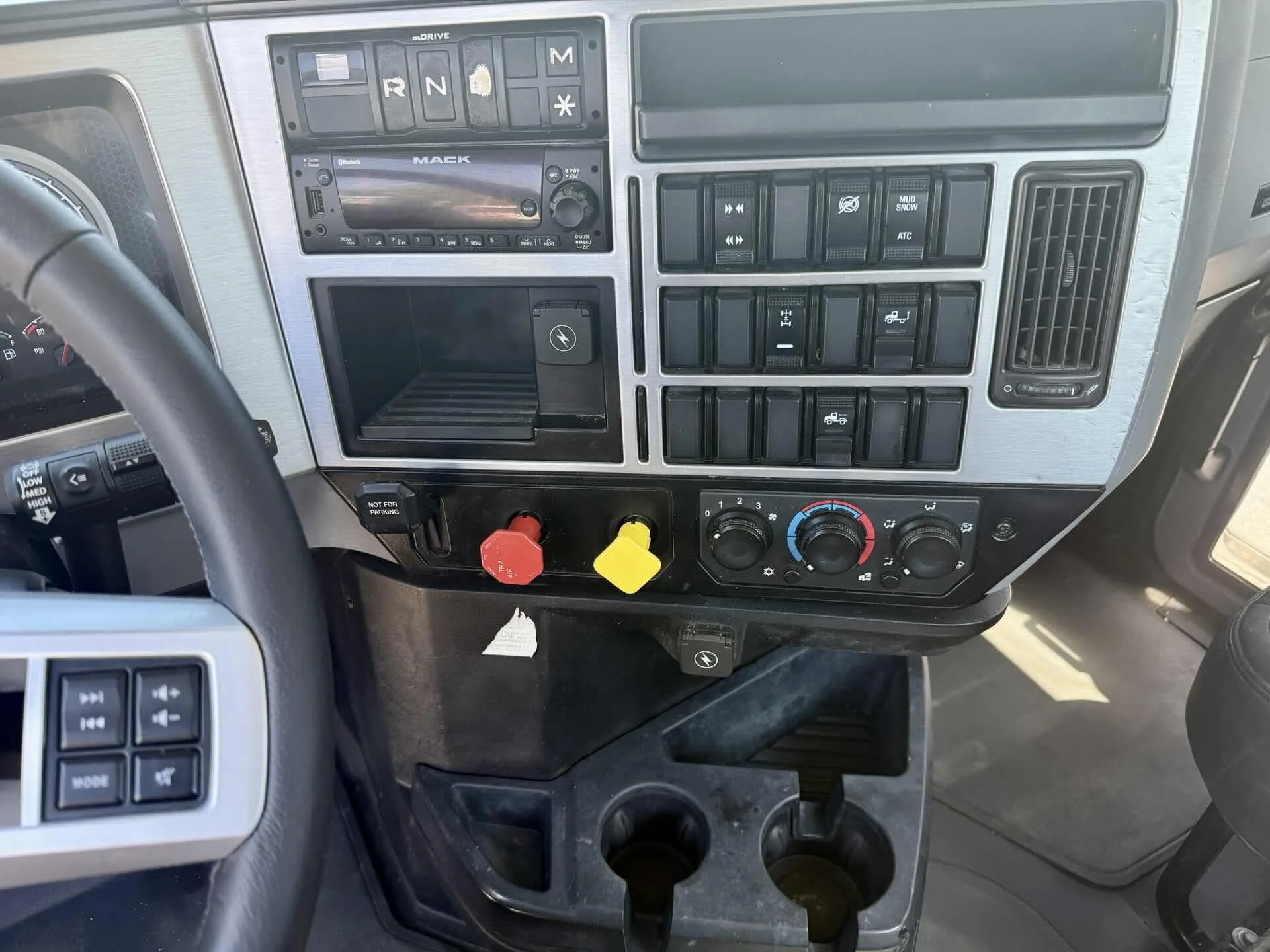 2022 Mack Anthem in Tampa, FL — photo 10