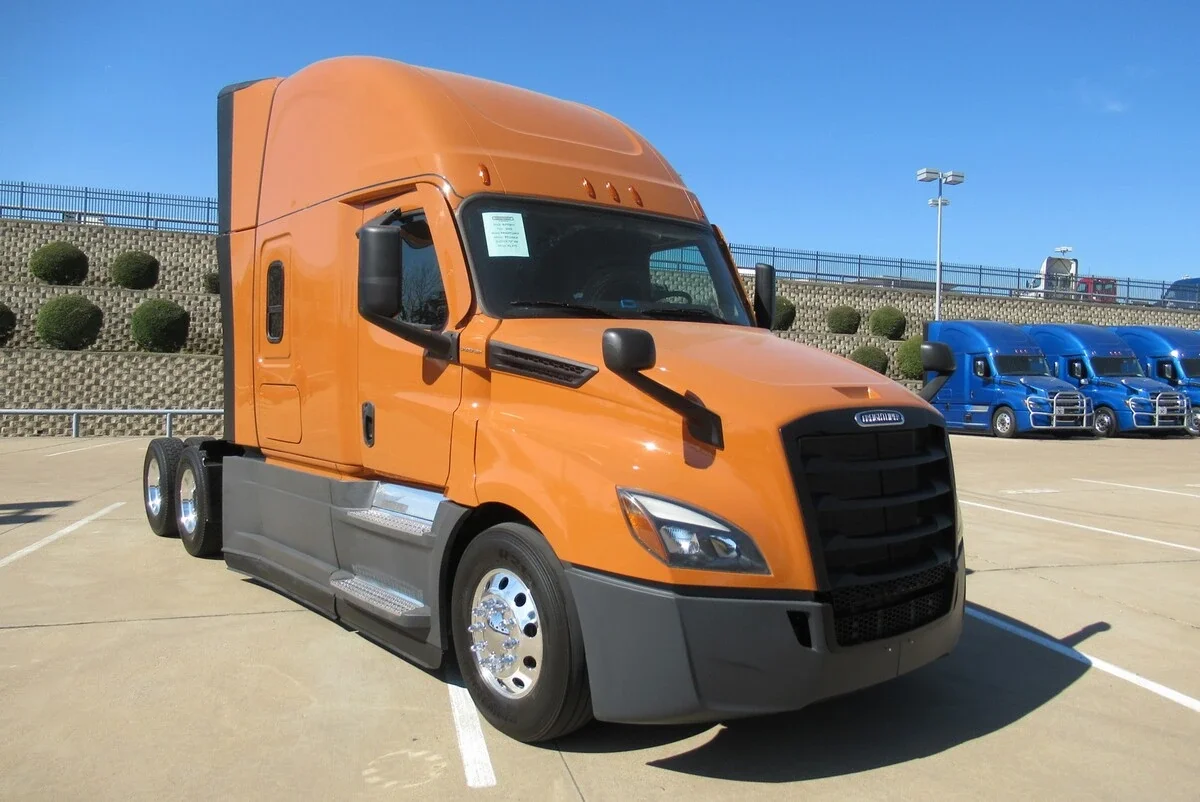 2025 Freightliner Cascadia - image 2