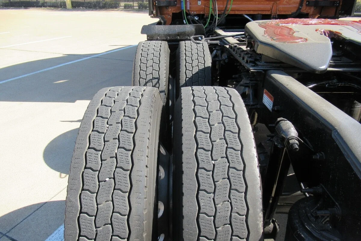 2025 Freightliner Cascadia - image 12