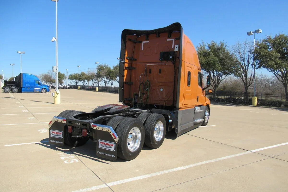 2025 Freightliner Cascadia - image 4