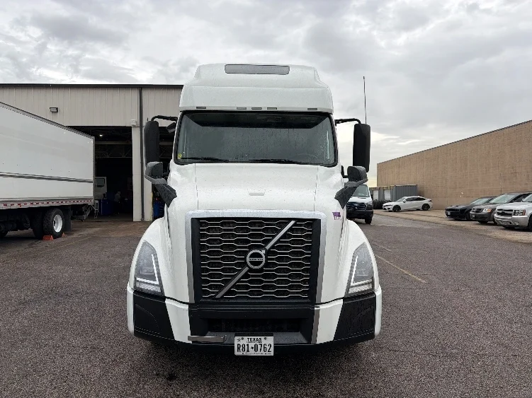 2023 Volvo VNL 760 - image 2