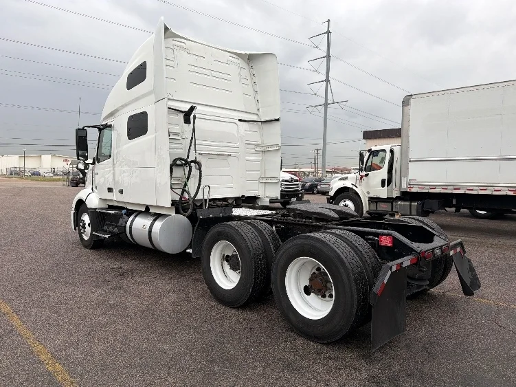 2023 Volvo VNL 760 - image 5