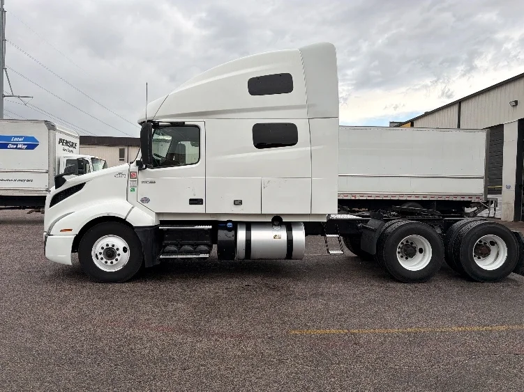 2023 Volvo VNL 760 - image 4