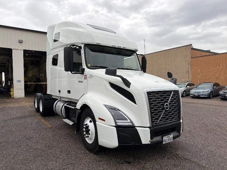 2023 Volvo VNL 760 in Dallas, TX