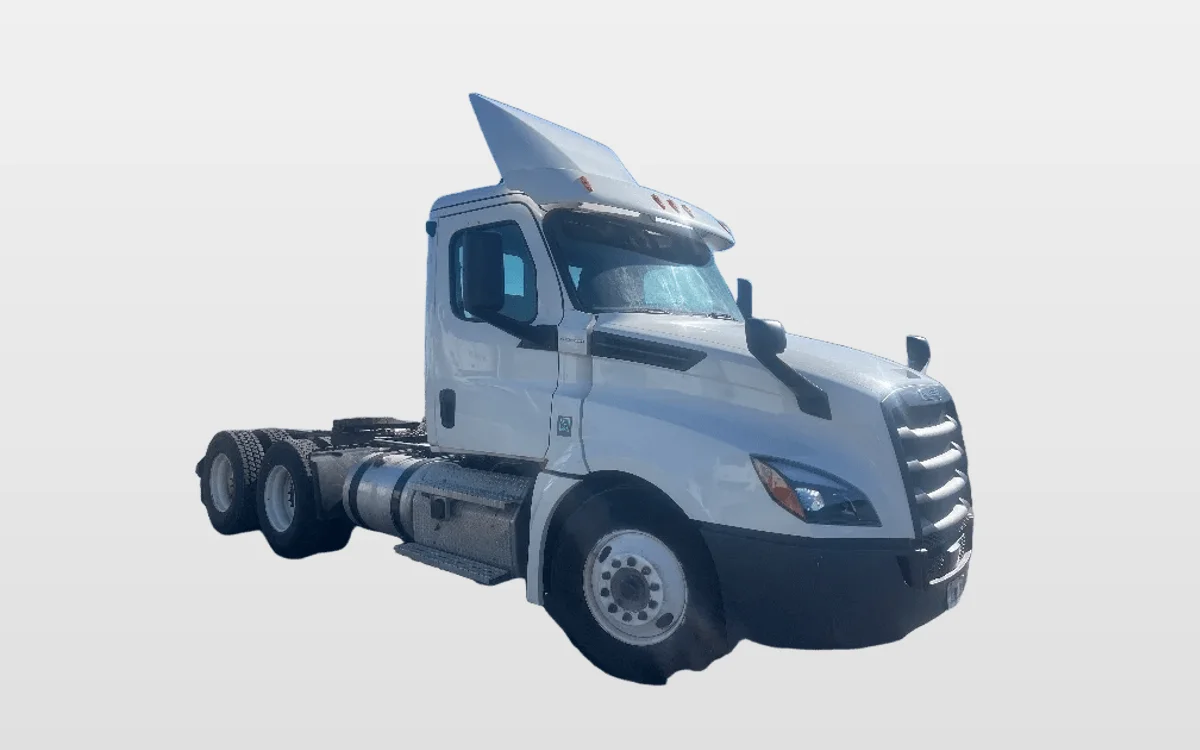 2020 Freightliner Cascadia - image 1