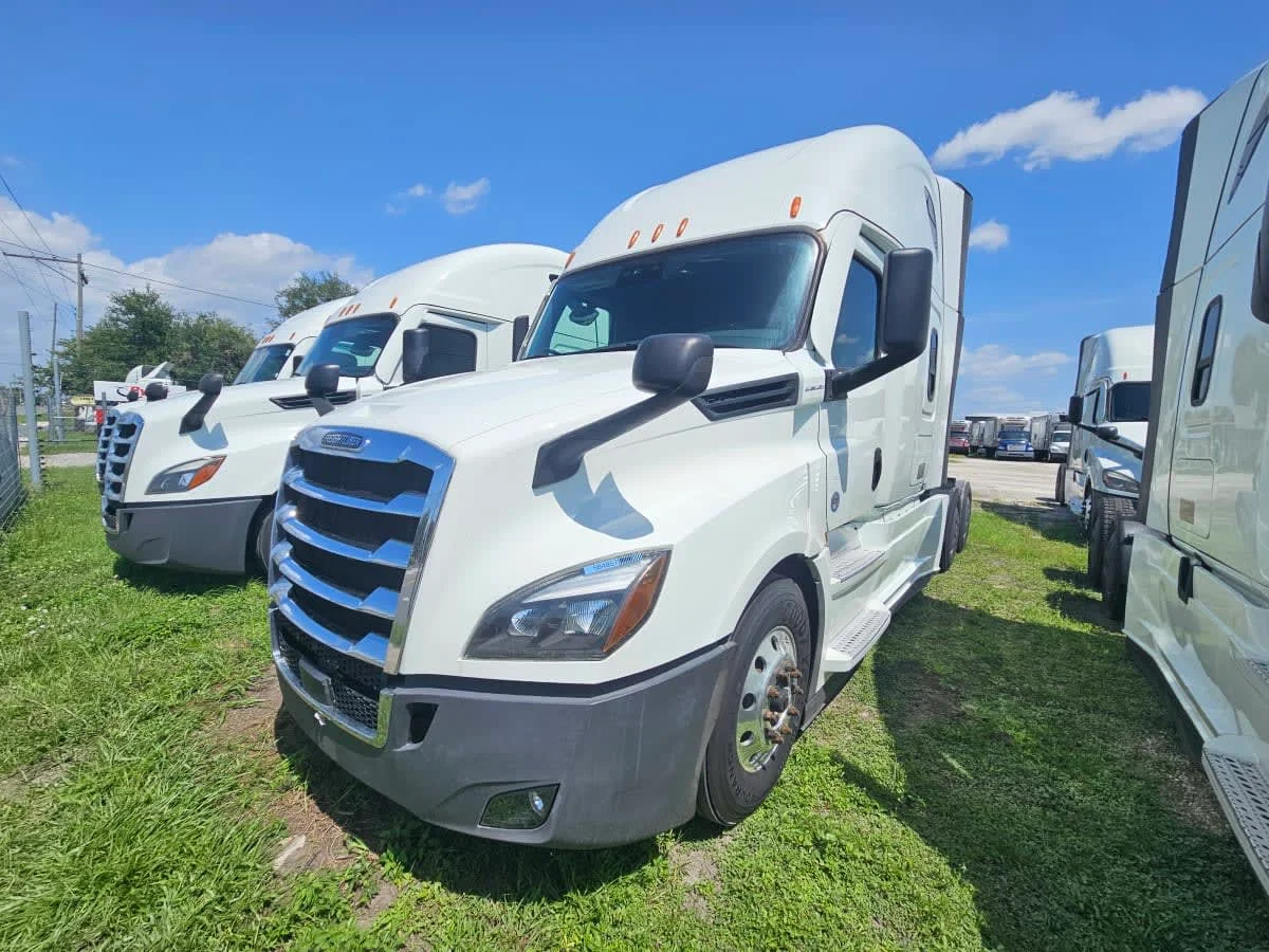 2022 Freightliner Cascadia in Orlando, FL