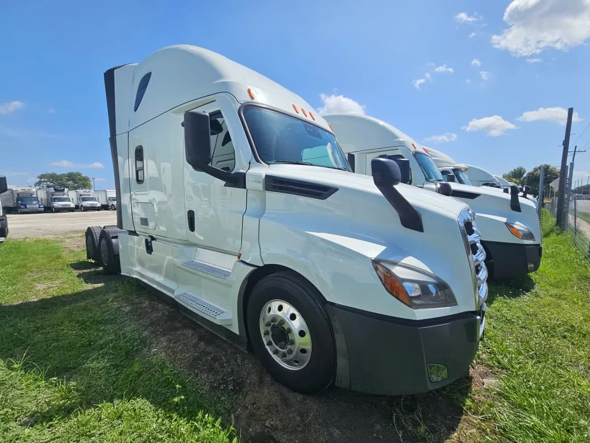 2022 Freightliner Cascadia in Orlando, FL — photo 3