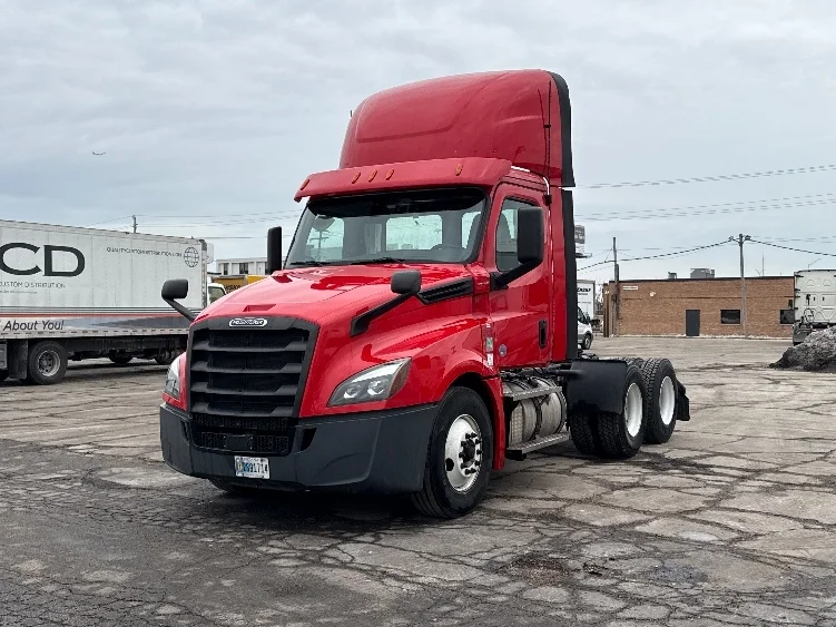 2020 Freightliner Cascadia in Chicago (Melrose Park), IL — photo 3
