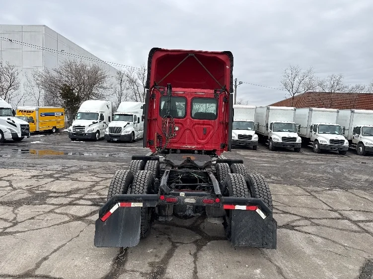 2020 Freightliner Cascadia in Chicago (Melrose Park), IL — photo 6