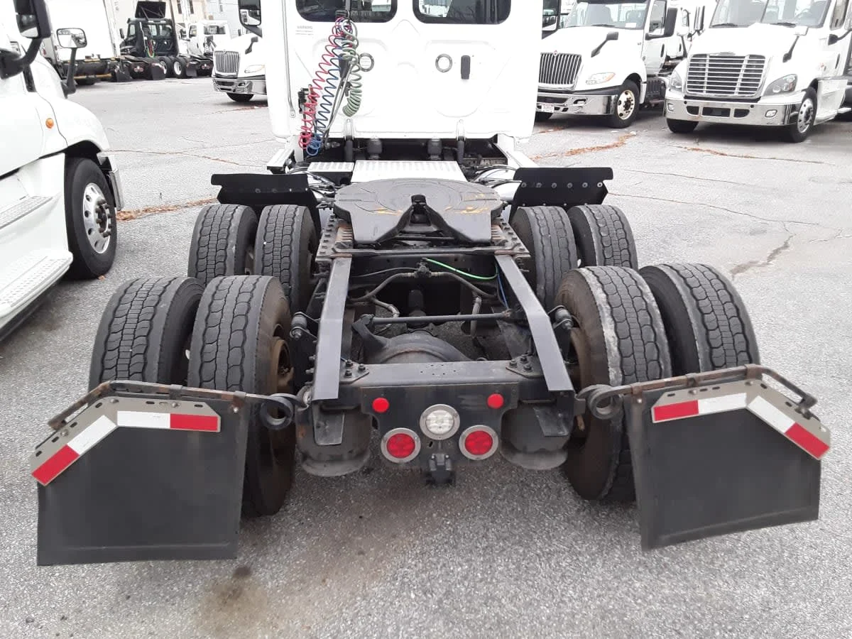 2020 Freightliner Cascadia - image 12